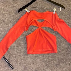 Cute salmon longsleeve with a cut out